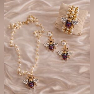 Vintage Honeybee Elegant Gold Pearl Set